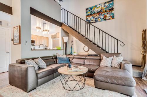 Pinegrove by AvantStay - Condo just outside Tahoe City!