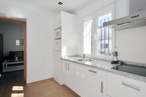 One-Bedroom Apartment image 7