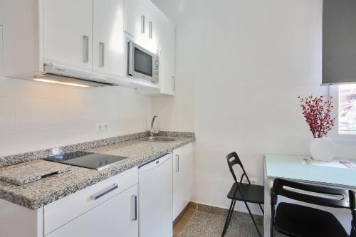One-Bedroom Apartment image 3