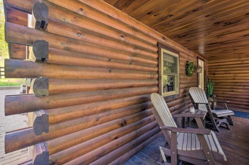 Rustic Dundee Log Cabin with Hot Tub and Forest Views!