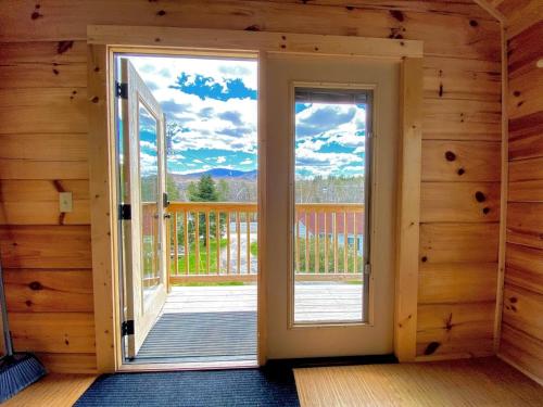 B11 NEW Awesome Tiny Home with AC Mountain Views Minutes to Skiing Hiking Attractions - Mount Willard, NH
