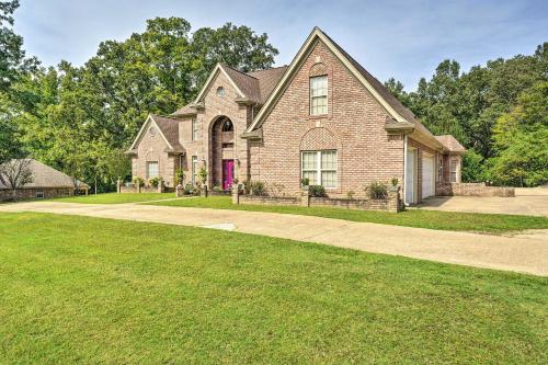 Victorian Hernando Home about 25 Miles to Memphis