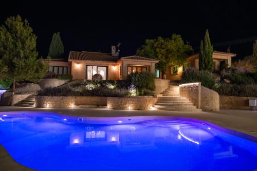 Beautiful 4 bedroom Country house with stunning sea view