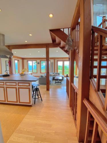 NEW Stunning home with breathtaking views, outdoor cedar sauna, great location