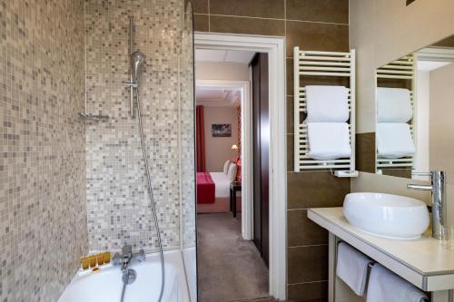 room detail thumbnail 2