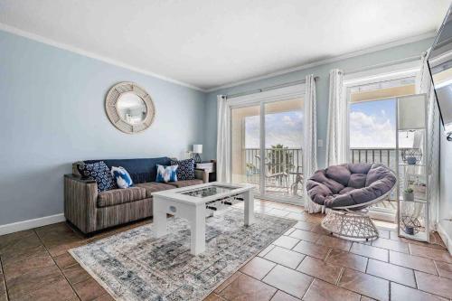 Bay View Pool, Minutes to Airport & Downtown in Pelican Island
