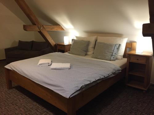 2 bedrooms, 4 beds