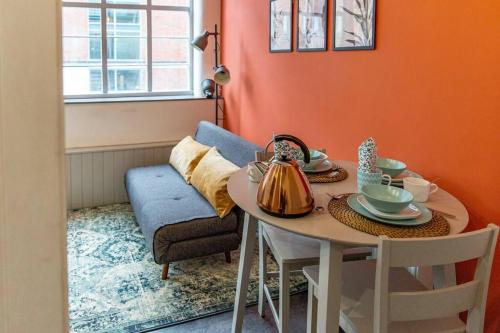 Picture of Lovely, Central, 1 Bed Apartment (Sleeps 4) With Free Parking