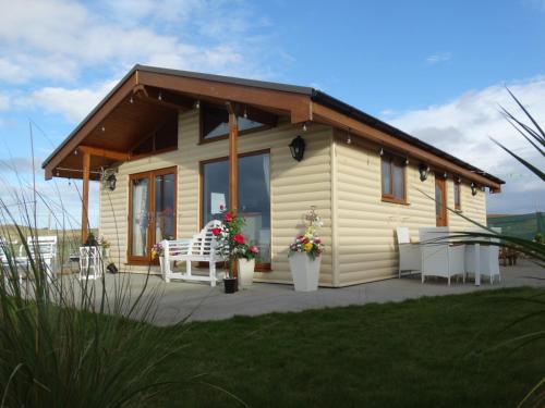 Exterior view, West Horizon holiday cottage in Achmelvich