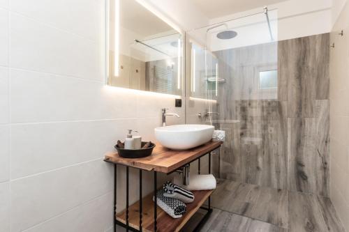 Agritur E-Cinque Room Type - Deluxe Double or Twin Room with Balcony
