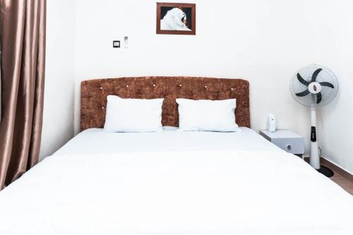 Perfect 2-bedroom apt on the Mainland with 247 power and FREE WIFI