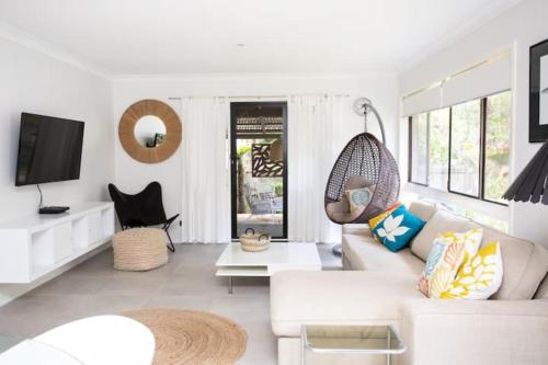 STYLISH & NEW leafy family home-walk to beach - South Golden Beach-North Byron