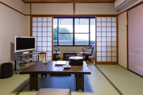 京都 東山荘和室　2人部屋　共用バスルーム　"朱雀"