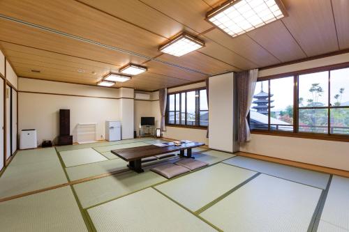 京都 東山荘和室　4人部屋　共用バスルーム　"大原"