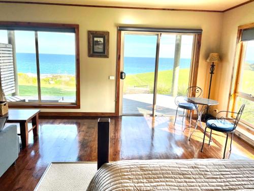 Castaways Apollo Bay Room Type - King Room with Sea View