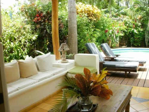 Charming Caribbean style villa near superb beach in ลาส เทอเรนาส