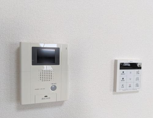 One-Bedroom Apartment image 6
