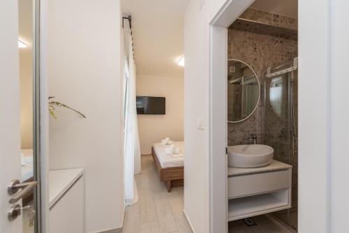 2 bedrooms, 4 beds