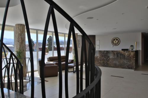 ردهة, Royal Residence in Alvadžinica