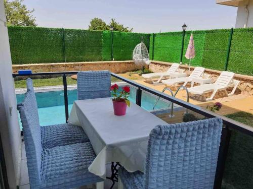 Captivating House with Pool near Ski Center in Kartepe