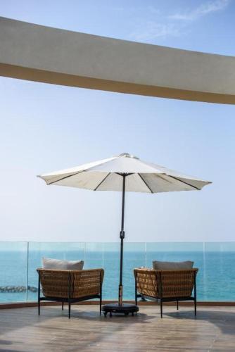 The dream penthouse in front of the sea with Jacuzzi and BBQ