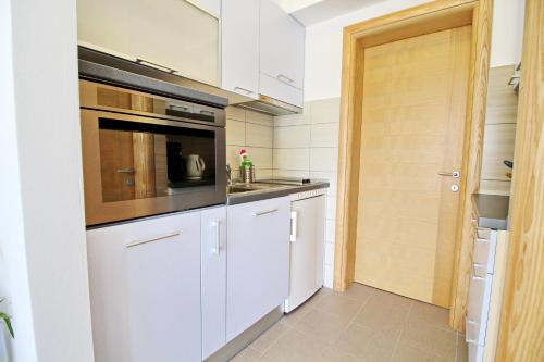 Apartments Gusti - image 3