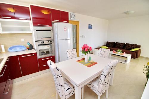 Apartments Gusti - image 12