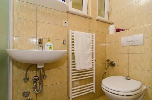 Apartments Gusti - image 6