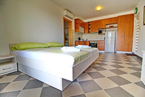 Apartments Gusti - image 11