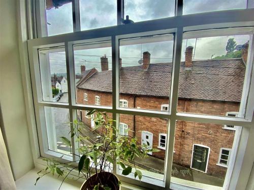 Whispering Place Georgian Grade II Sleeps 6 Adults 3 mins from Safari Park & Steam Train in Bewdley