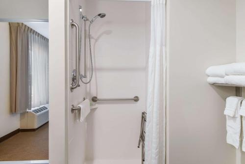 Sleep Inn - image 10