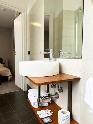 Hotel King - image 7