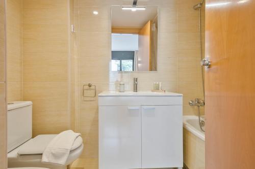 Inside Barcelona Apartments Princep, Barcelona (photo 8)