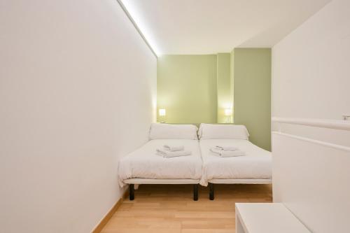 One-Bedroom Duplex image 10