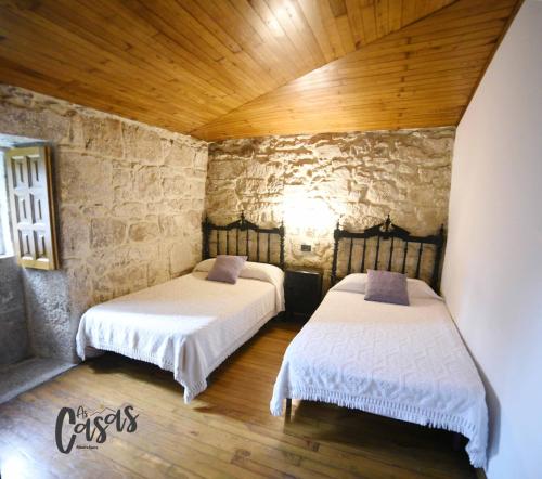 2 twin beds