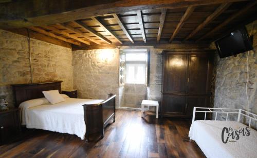 1 double bed, 1 twin bed