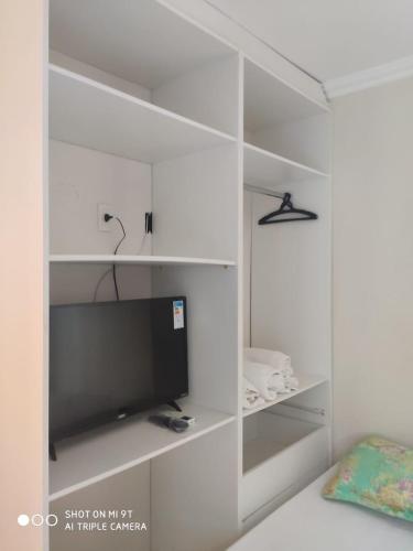 Apartamento de 3 quartos, no Condomínio Taperapuan Duplex, há 400m da praia, localizado próximo da barraca axé mói, boa beach e etc