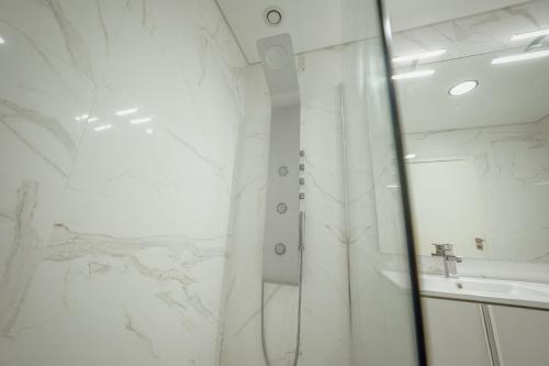 Grand & Modern with Sea View by Homing