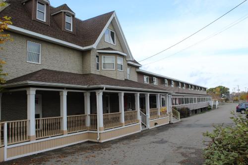 Harbourview Inn and Suites