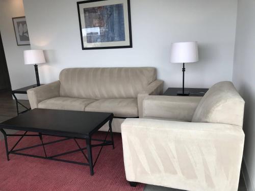 West Seventh Ave LA 30 Day Stays - main image