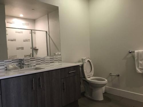 West Seventh Ave LA 30 Day Stays - image 8