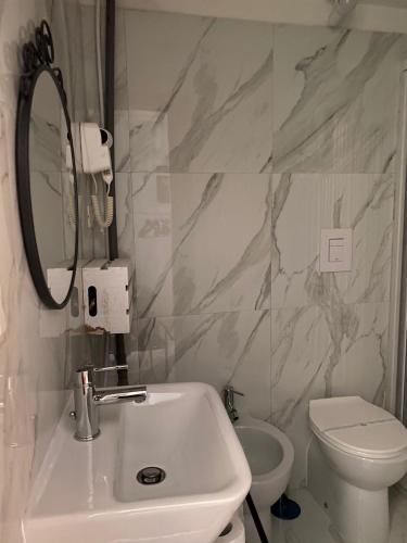 Single Room with Private Bathroom image 5