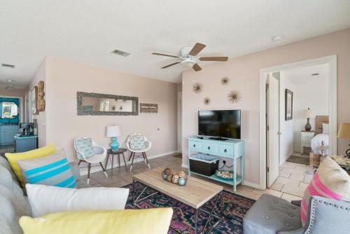 Beachside Villas 1121 - Beautiful Interior Steps to the Beach! - image 6