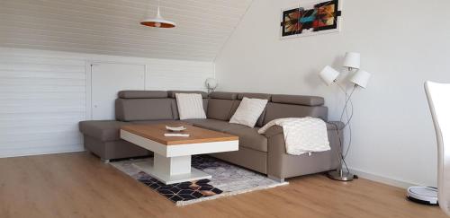 . Drosselnest Moderne Design-Wohnung Alles neu!