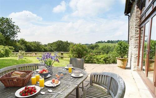 Host & Stay - Tregaer Mill Barn