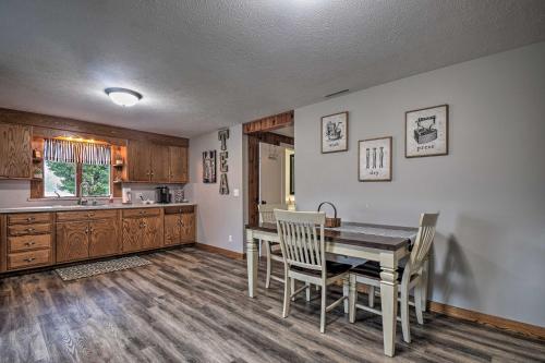 Cozy Goshen Farmhouse ~ 9 Mi to Amish Acres in Nappanee (Indiana)