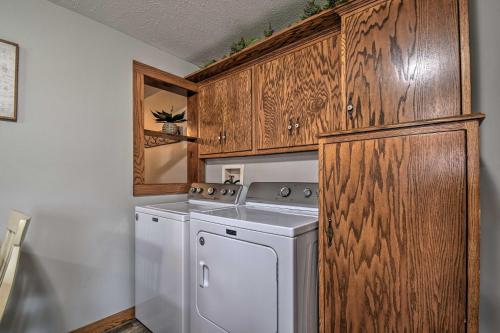 Cozy Goshen Farmhouse ~ 9 Mi to Amish Acres in Nappanee (Indiana)