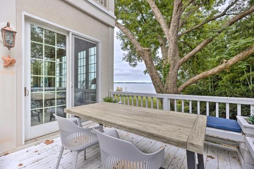 Beachfront Urbanna Home with Gas Grill and Deck!