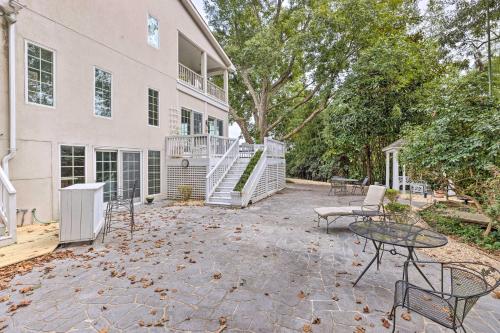 Beachfront Urbanna Home with Gas Grill and Deck!