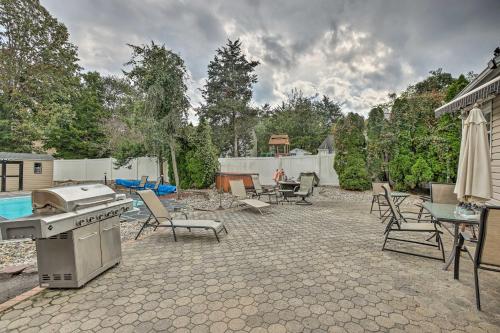 53 Mi to MetLife! Jersey Home w/ Hot Tub & Pool! in Howell